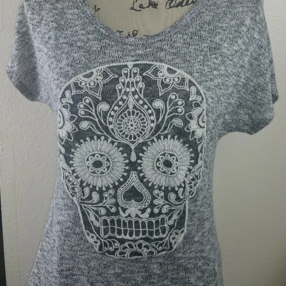 🦋Blu Planet Gray/Black Skull Face blouse